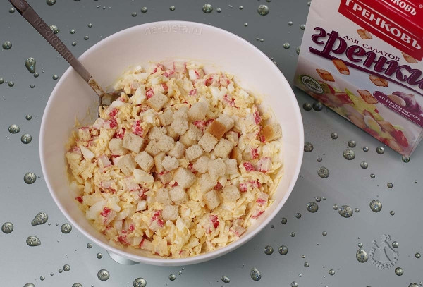 Салат из крабовых палочек &mdash; 4 простых и вкусных рецепта