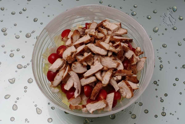 Салат &laquo;Цезарь&raquo; с курицей