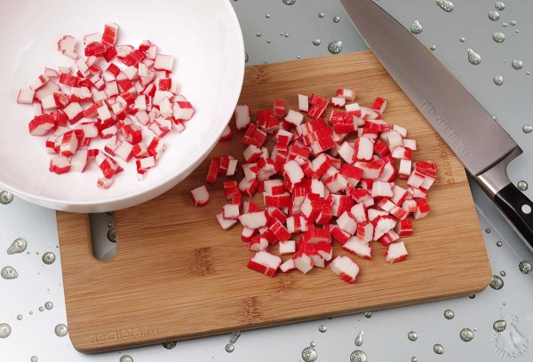 Салат из крабовых палочек &mdash; 4 простых и вкусных рецепта