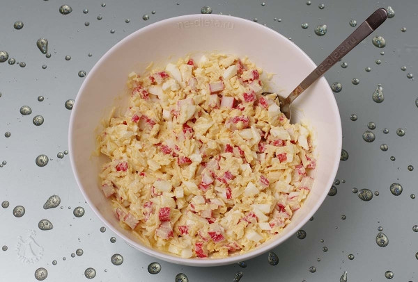 Салат из крабовых палочек &mdash; 4 простых и вкусных рецепта