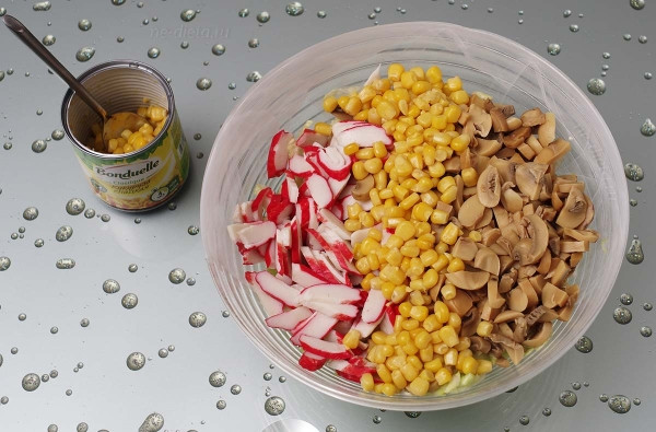 Салат из крабовых палочек &mdash; 4 простых и вкусных рецепта