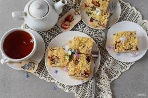 Пирог с клубникой и творогом Пирог с клубникой и творогом