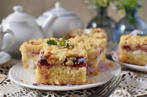 Пирог с клубникой и творогом Пирог с клубникой и творогом