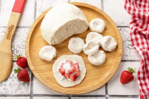Вареники с клубникой