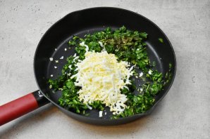 Заливной пирог с черемшой и яйцом