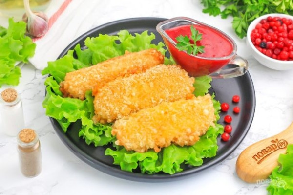 Жареный сулугуни с соусом