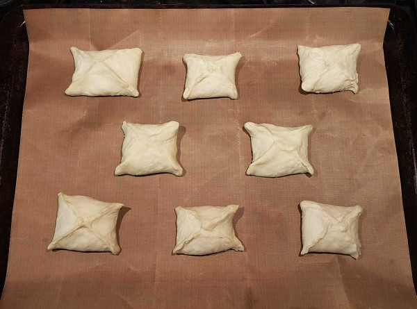 Пирожки с курицей, грибами и сыром