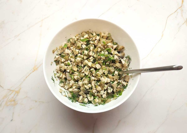 Пирожки с курицей, грибами и сыром