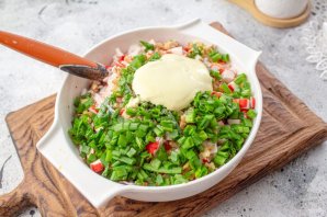 Салат из крабовых палочек и печени трески Салат из крабовых палочек и печени трески