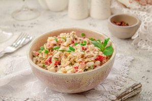 Салат из крабовых палочек и печени трески Салат из крабовых палочек и печени трески