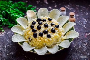 Салат "Подсолнух" с ананасами
