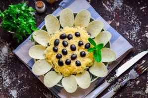 Салат "Подсолнух" с ананасами