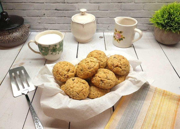 Овсяное печенье с изюмом и орехами