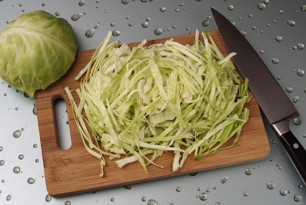 Тушеная капуста с яблоками