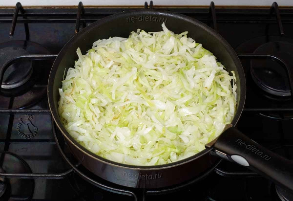 Тушеная капуста с яблоками