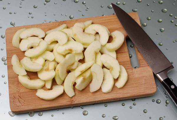 Тушеная капуста с яблоками