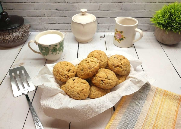 Овсяное печенье с изюмом и орехами