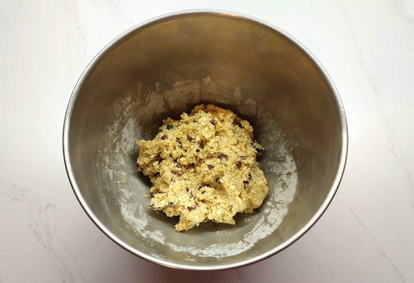 Овсяное печенье с изюмом и орехами
