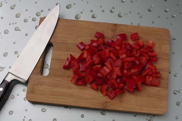 Курица, тушенная с овощами