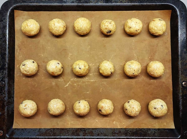Овсяное печенье с изюмом и орехами