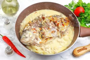 Карась тушеный в сметане Карась тушеный в сметане