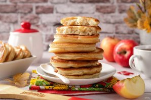 Оладьи на кефире с яблоками