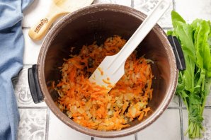 Щи из щавеля в мультиварке