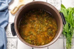 Щи из щавеля в мультиварке