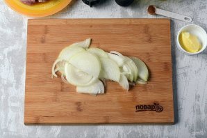 Свинина с яблоками и луком