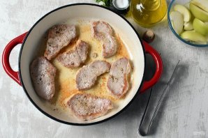 Свинина с яблоками и луком