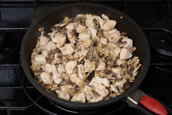 Лоранский пирог с курицей и грибами