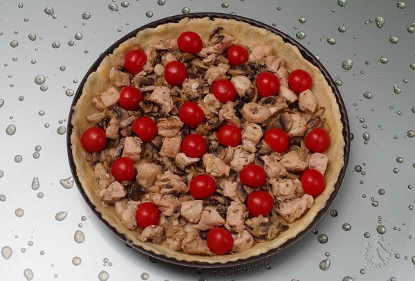 Лоранский пирог с курицей и грибами