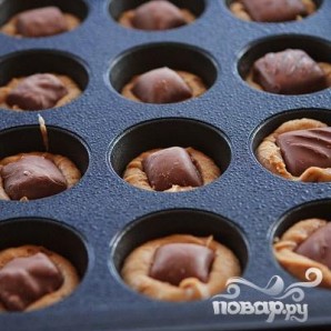 Кексы с шоколадной начинкой и кремом