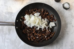 Мясной рулет с грибами