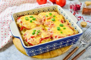 Мясо по-французски с картофелем и помидорами