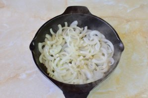 Мясо по-французски с картофелем и помидорами