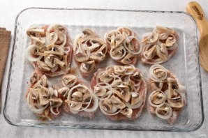 Мясо по-французски с картошкой и грибами Мясо по-французски с картошкой и грибами
