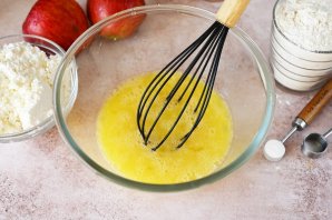 Пирог из творога и яблок Пирог из творога и яблок