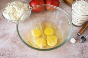 Пирог из творога и яблок Пирог из творога и яблок