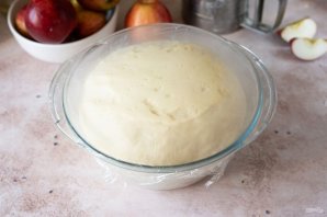 Пирожки с яблоками в духовке Пирожки с яблоками в духовке