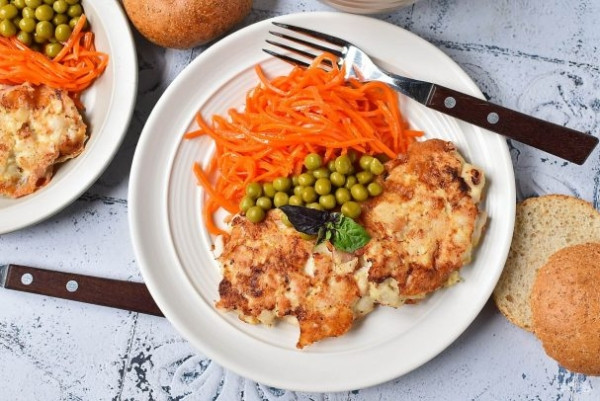 Рубленые куриные котлеты с сыром