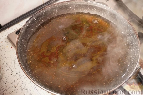Отварной судак с яично-масляным соусом