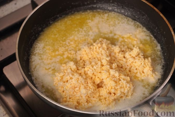 Отварной судак с яично-масляным соусом