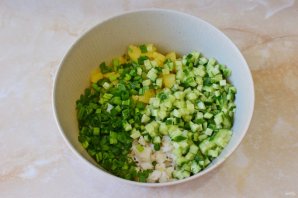 Салат с треской и огурцом