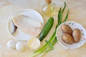 Салат с треской и огурцом
