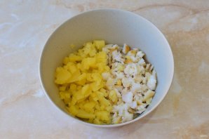 Салат с треской и огурцом