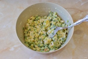 Салат с треской и огурцом