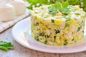 Салат с треской и огурцом