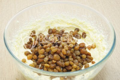 Кекс с изюмом