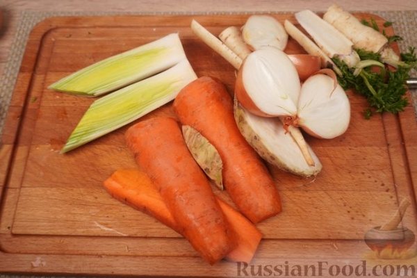Отварной судак с яично-масляным соусом